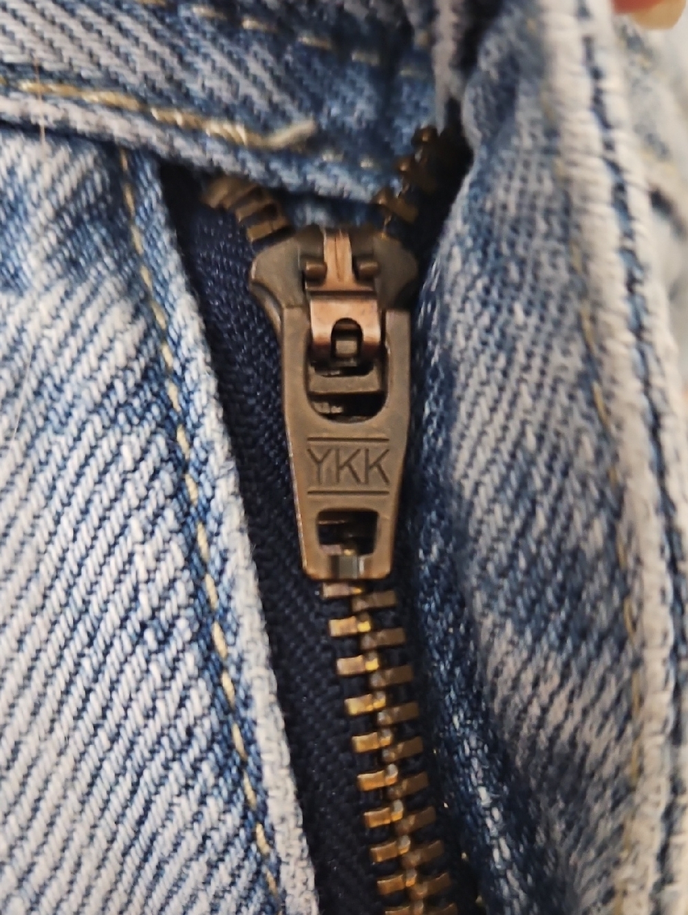 American Eagle | Y2K light denim shorts distressed flap-closure back pockets. 12 - Picture 13 of 13
